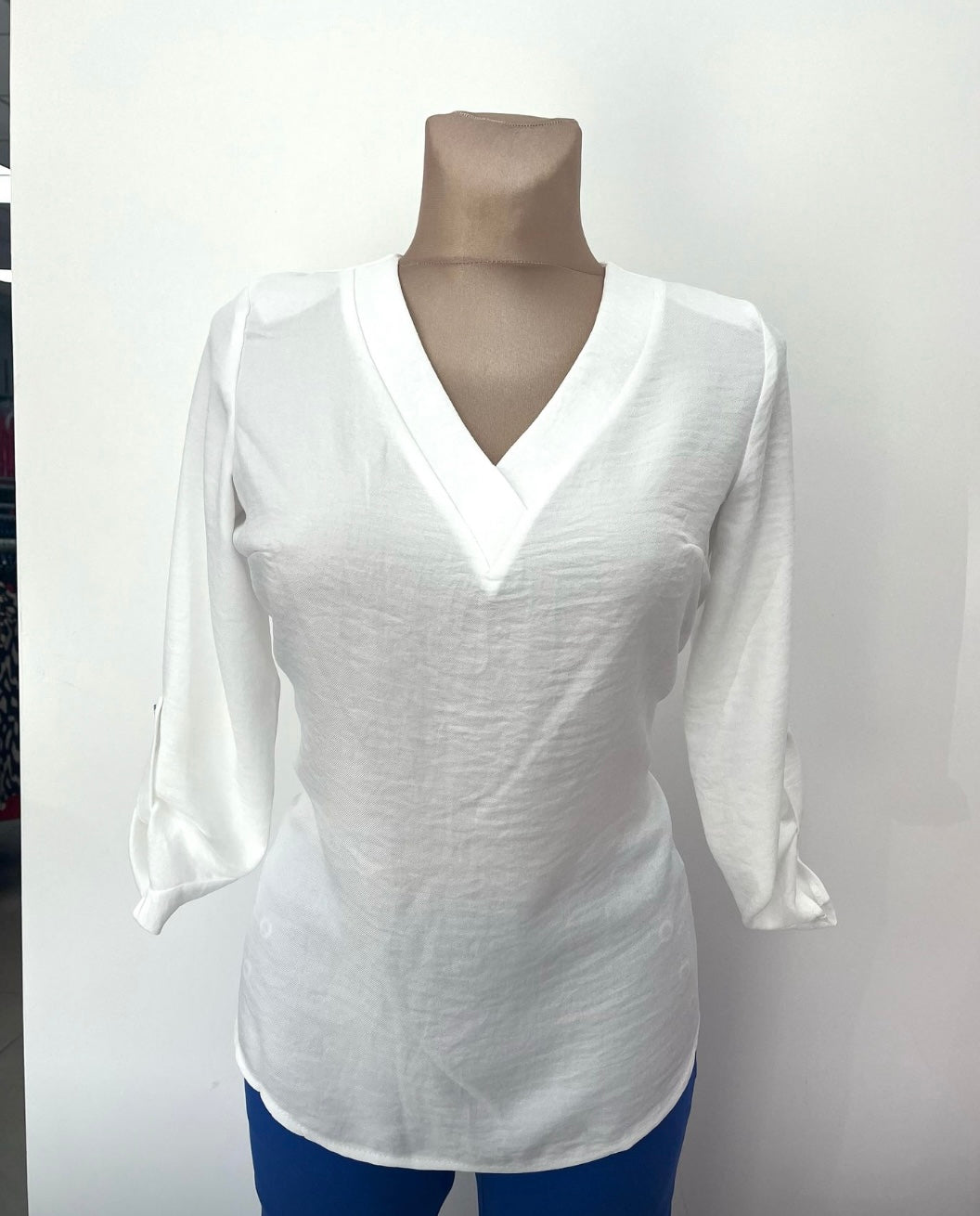 Yew Linen Like Fabic V-Neck Top