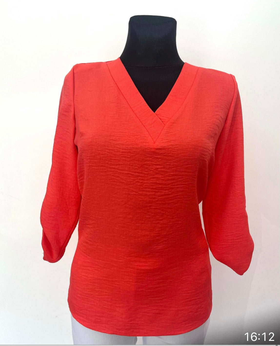 Yew Linen Like Fabic V-Neck Top